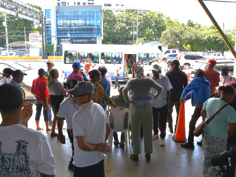 La Dirección General de Jubilaciones y Pensiones a Cargo del Estado (DGJP), empezó a recibir para la inclusión a nomina a cientos de beneficiarios de pensiones solidarias del Régimen Subsidiado del Sistema Dominicano de la Seguridad Social, por vejez, discapacidad y de madres solteras, por disposición del Poder Ejecutivo mediante el Decreto 544-25.