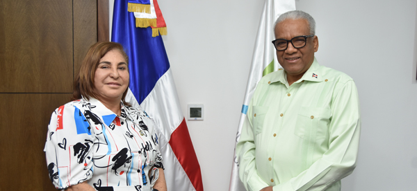 El director general de Jubilaciones y Pensiones a Cargo del Estado, licenciado Juan Rosa, sostuvo este miércoles un encuentro con la honorable diputada por la circunscripción 3 del Distrito Nacional, Francisca Jáquez, encuentro donde abordaron temas de interés común relacionados al ámbito nacional y en materia de seguridad social.