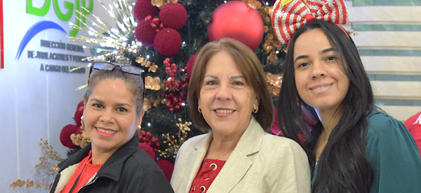 La Direccion General de Jubilaciones y Pensiones (DGJP), dio formal inicio a la Navidad 2025, con el encendido de su acostumbrado árbol navideño, en un ambiente lleno de alegrías, compañerismo y buena música.