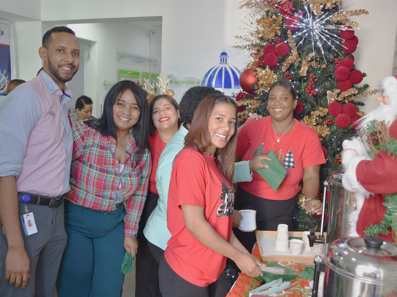 La Direccion General de Jubilaciones y Pensiones (DGJP), dio formal inicio a la Navidad 2025, con el encendido de su acostumbrado árbol navideño, en un ambiente lleno de alegrías, compañerismo y buena música.