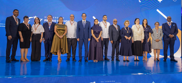 La Dirección General de Jubilaciones y Pensiones a Cargo del Estado (DGJP) fue galardonada con la Medalla de Plata en la XXI entrega del Premio Nacional a la Calidad del Sector Público 2025, durante una ceremonia encabezada por la vicepresidenta de la República, Raquel Peña, en el Ministerio de Relaciones Exteriores.