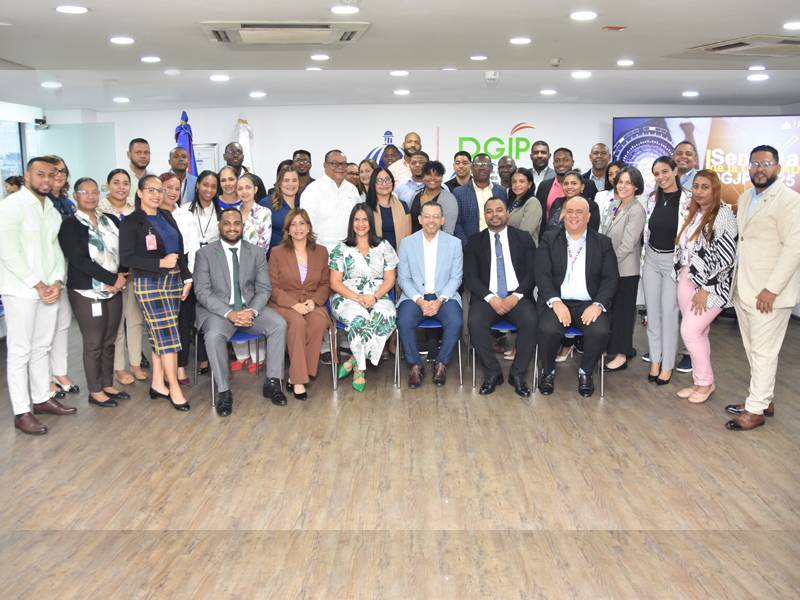 Bajo el lema “Construyendo juntos una cultura de calidad y mejora continua”, la Dirección General de Jubilaciones y Pensiones a Cargo del Estado (DGJP) celebró la Semana de la Calidad 2025, una jornada dedicada a promover la innovación y la excelencia en la gestión pública, con la realización de tres conferencias magistrales sobre liderazgo, eficiencia institucional y servicio al ciudadano.