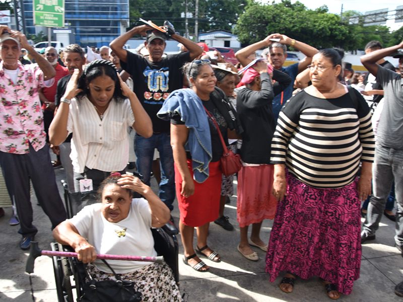 La Dirección General de Jubilaciones y Pensiones (DGJP), movilizó a cientos de pensionados, jubilados y colaboradores, durante el Simulacro Nacional de Evacuación realizado a nivel nacional este miércoles a las 10:00 am. La Dirección General de Jubilaciones y Pensiones (DGJP), movilizó a cientos de pensionados, jubilados y colaboradores, durante el Simulacro Nacional de Evacuación realizado a nivel nacional este miércoles a las 10:00 am.