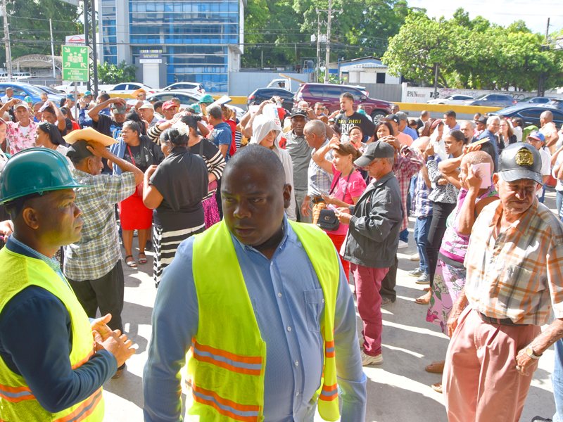 La Dirección General de Jubilaciones y Pensiones (DGJP), movilizó a cientos de pensionados, jubilados y colaboradores, durante el Simulacro Nacional de Evacuación realizado a nivel nacional este miércoles a las 10:00 am. La Dirección General de Jubilaciones y Pensiones (DGJP), movilizó a cientos de pensionados, jubilados y colaboradores, durante el Simulacro Nacional de Evacuación realizado a nivel nacional este miércoles a las 10:00 am.