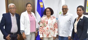 El director general de Jubilaciones y Pensiones a Cargo del Estado, licenciado Juan Rosa, recibió en su despacho la visita de cortesía de la alcaldesa del municipio Las Yayas de Viajama, provincia Azua, Carmen Ramírez, encuentro donde abordaron temas de interés en común.