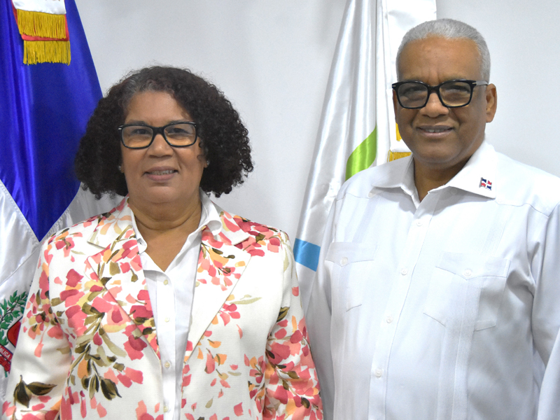 El director general de Jubilaciones y Pensiones a Cargo del Estado, licenciado Juan Rosa, recibió en su despacho la visita de cortesía de la alcaldesa del municipio Las Yayas de Viajama, provincia Azua, Carmen Ramírez, encuentro donde abordaron temas de interés en común.