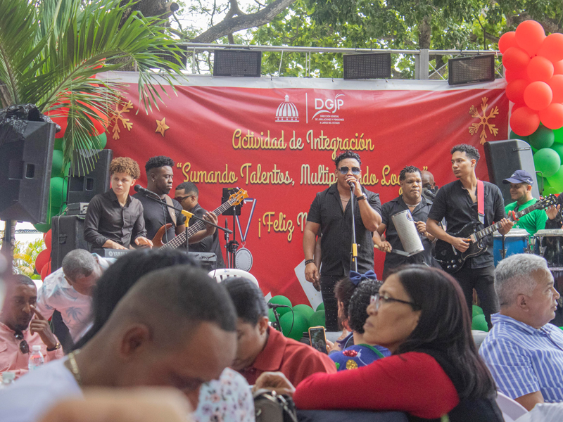 La Dirección General de Jubilaciones y Pensiones a Cargo del Estado (DGJP), celebró su tradicional encuentro de integración con motivo de las festividades navideñas, bajo el lema “Sumando Talentos, Multiplicando Logros”, dedicado a todos los colaboradores de la institución. La Dirección General de Jubilaciones y Pensiones a Cargo del Estado (DGJP), celebró su tradicional encuentro de integración con motivo de las festividades navideñas, bajo el lema “Sumando Talentos, Multiplicando Logros”, dedicado a todos los colaboradores de la institución.