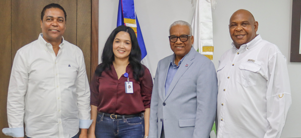 El director general de Jubilaciones y Pensiones a Cargo del Estado (DGJP), licenciado Juan Rosa, recibió en su despacho la visita de cortesía del presidente de la Liga Municipal Dominicana (LMD), licenciado Víctor D´Aza, con quien sostuvo un cordial encuentro para conversar sobre temas de interés común, orientados al fortalecimiento de la gestión pública y la coordinación interinstitucional.