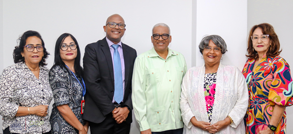 El director general de Jubilaciones y Pensiones, licenciado Juan Rosa, recibió en su despacho una comisión del Colegio Médico Dominicano (CMD), encabezada por su presidente, doctor Luis Peña Núñez, en un encuentro de coordinación interinstitucional para abordar temas de interés común relacionados con los médicos pensionados.
