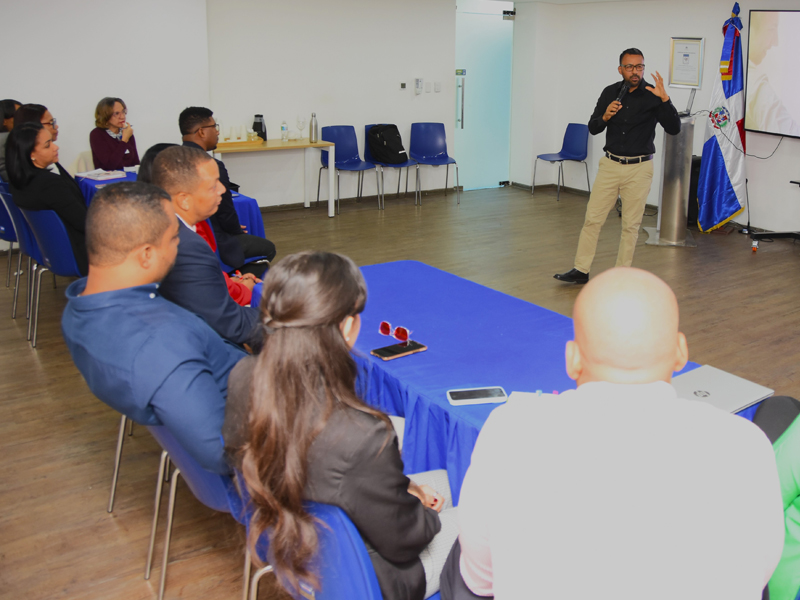 Encargados Departamentales, de Divisiones, Coordinadores y de áreas técnicas de la Dirección General de Jubilaciones y Pensiones a Cargo del Estado (DGJP), recibieron este martes la capacitación en “Perspectiva de Género” orientada a la adquisición de herramientas teóricas y prácticas que favorezcan la comprensión, el análisis y el abordaje de las desigualdades de género presentes en los ámbitos social, educativo y laboral. Encargados Departamentales, de Divisiones, Coordinadores y de áreas técnicas de la Dirección General de Jubilaciones y Pensiones a Cargo del Estado (DGJP), recibieron este martes la capacitación en “Perspectiva de Género” orientada a la adquisición de herramientas teóricas y prácticas que favorezcan la comprensión, el análisis y el abordaje de las desigualdades de género presentes en los ámbitos social, educativo y laboral.