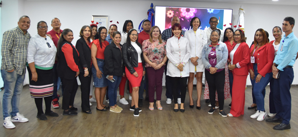 La Dirección General de Jubilaciones y Pensiones (DGJP), en coordinación con la Clínica Cruz Jiminián, impartió la charla “Signos y Síntomas de Alarma en el Cáncer Infantil”, dirigida a colaboradores de la institución con el objetivo de promover la detección temprana y la actuación oportuna ante esta enfermedad.