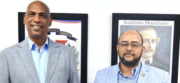 En representación del director general de Jubilaciones y Pensiones, licenciado Juan Rosa, el subdirector Félix Joel Almonte recibió en su despacho la visita del cónsul general de la República Dominicana en Mayagüez, Puerto Rico, licenciado Israel Terrero, con el objetivo de intercambiar impresiones sobre temas vinculados al sistema de jubilaciones y pensiones.