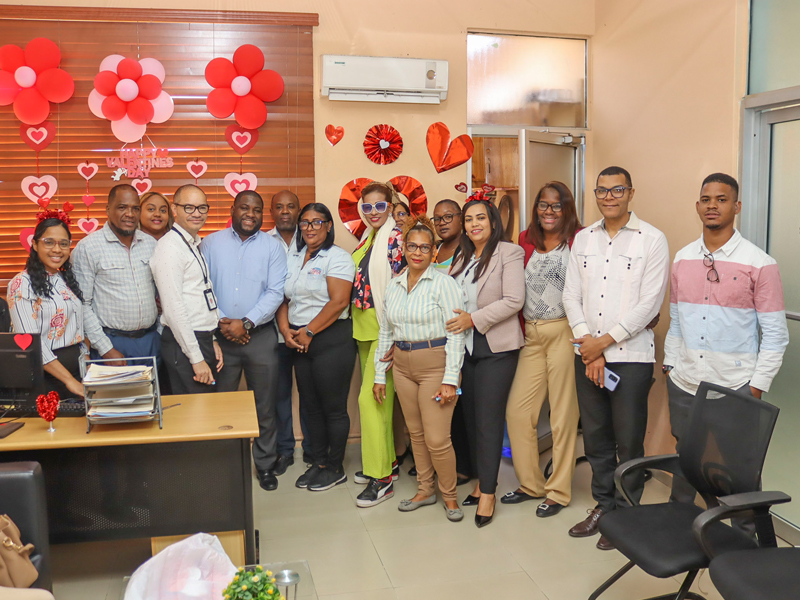 La Dirección General de Jubilaciones y Pensiones a Cargo del Estado (DGJP) con el respaldo del Hogar Integral para Adultos Mayores (CONAPE), Ciudad Juan Bosch, celebró este viernes el Día del Amor y de la Amistad, con una emotiva actividad dirigida especialmente a los pensionados y jubilados que acudieron a las instalaciones de la entidad en busca de servicios. La Dirección General de Jubilaciones y Pensiones a Cargo del Estado (DGJP) con el respaldo del Hogar Integral para Adultos Mayores (CONAPE), Ciudad Juan Bosch, celebró este viernes el Día del Amor y de la Amistad, con una emotiva actividad dirigida especialmente a los pensionados y jubilados que acudieron a las instalaciones de la entidad en busca de servicios.