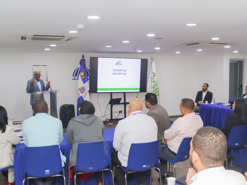 La Direccion General de Jubilaciones y Pensiones a Cargo del Estado (DGJP) a través del Instituto de Formación Tecnico Profesional (INFOTEP), impartió el Curso Estadística Descriptiva, dirijo especialmente a directores, encargados y coordinadores de la institución.

