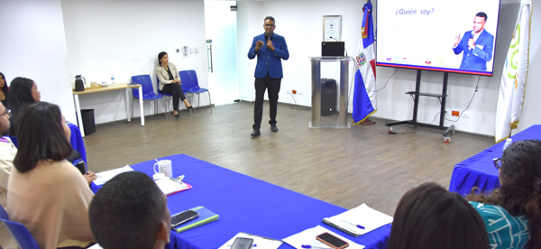 La Dirección General de Jubilaciones y Pensiones a Cargo del Estado (DGJP), en coordinación con el Instituto de Formación Técnico Profesional (INFOTEP), impartió el Curso -Taller de Oratoria, con el objetivo de fortalecer las habilidades comunicacionales de sus servidores.