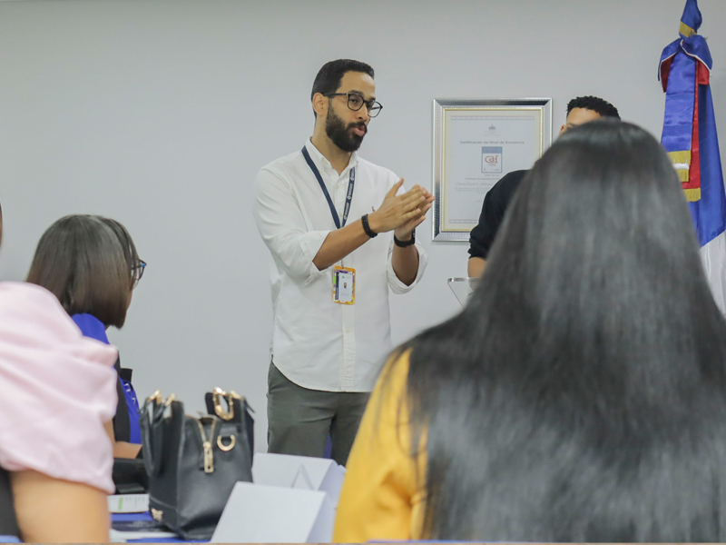 La Dirección General de Jubilaciones y Pensiones a Cargo del Estado (DGJP), impartió la charla titulada “Inducción Institucional” a nuevos colaboradores, con el objetivo de dotarles de conocimientos sobre el proceso de integración institucional y las normativas que rigen su funcionamiento, a fin de garantizar una adecuada adaptación en el entorno laboral.