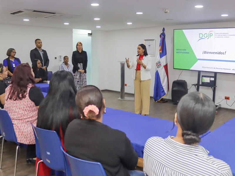 La Dirección General de Jubilaciones y Pensiones a Cargo del Estado (DGJP), impartió la charla titulada “Inducción Institucional” a nuevos colaboradores, con el objetivo de dotarles de conocimientos sobre el proceso de integración institucional y las normativas que rigen su funcionamiento, a fin de garantizar una adecuada adaptación en el entorno laboral.