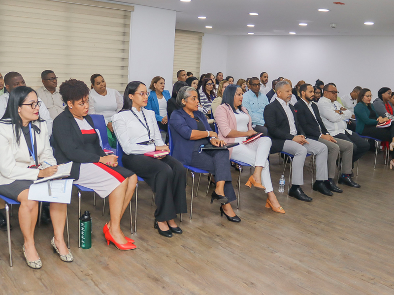 El director general de Jubilaciones y Pensiones, licenciado Juan Rosa, reafirma su compromiso con el fortalecimiento institucional al sostener un encuentro con directores de áreas, encargados departamentales, divisiones y coordinadores, con el propósito de implementar nuevas estrategias orientadas a optimizar los procesos, elevar la calidad y eficiencia de los servicios ofrecidos a los usuarios, jubilados y pensionados. 