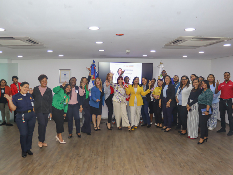 En el marco de la conmemoración del Día Mundial contra el Cáncer, la Dirección General de Jubilaciones y Pensiones (DGJP), a través del Departamento de Recursos Humanos, impartió la charla “Nutrición como pilar en el cáncer”, dirigida a sus colaboradores, como parte de las acciones de sensibilización desarrolladas durante el mes dedicado a la concienciación sobre esta enfermedad.