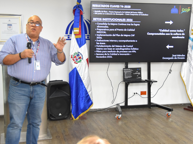 El director general de Jubilaciones y Pensiones, licenciado Juan Rosa, expresó su satisfacción por los resultados obtenidos en el Seguimiento y Monitoreo del Plan Operativo Anual (POA) correspondiente al cuarto trimestre octubre–diciembre de 2025, período en el que la institución alcanzó un 92.2 % de cumplimiento a nivel institucional; en este contexto, destacó la Dirección General con una calificación de 89.4 %, así como las direcciones de Servicios y de Nómina, con una puntuación de 100 %, respectivamente.