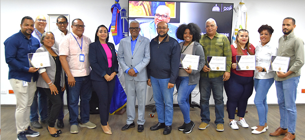 El director general de Jubilaciones y Pensiones, licenciado Juan Rosa, expresó su satisfacción por los resultados obtenidos en el Seguimiento y Monitoreo del Plan Operativo Anual (POA) correspondiente al cuarto trimestre octubre–diciembre de 2025, período en el que la institución alcanzó un 92.2 % de cumplimiento a nivel institucional; en este contexto, destacó la Dirección General con una calificación de 89.4 %, así como las direcciones de Servicios y de Nómina, con una puntuación de 100 %, respectivamente.