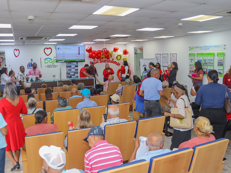 La Dirección General de Jubilaciones y Pensiones a Cargo del Estado (DGJP) celebró junto a sus colaboradores y pensionados el Día del Amor y de la Amistad, con una emotiva actividad destinada a fortalecer los lazos de compañerismo, promover las relaciones interpersonales y crear un ambiente de armonía dentro de la institución. La Dirección General de Jubilaciones y Pensiones a Cargo del Estado (DGJP) celebró junto a sus colaboradores y pensionados el Día del Amor y de la Amistad, con una emotiva actividad destinada a fortalecer los lazos de compañerismo, promover las relaciones interpersonales y crear un ambiente de armonía dentro de la institución.