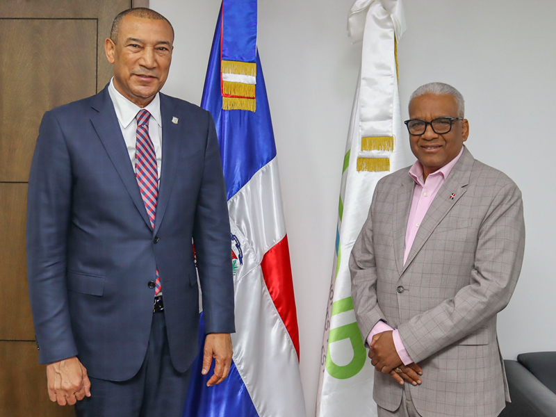 El director general de Jubilaciones y Pensiones, licenciado Juan Rosa, recibió en su despacho la visita del senador por la provincia de El Seibo, Santiago José Zorrilla, con quien sostuvo un intercambio de impresiones sobre diversos temas vinculados al sistema de jubilaciones y pensiones.