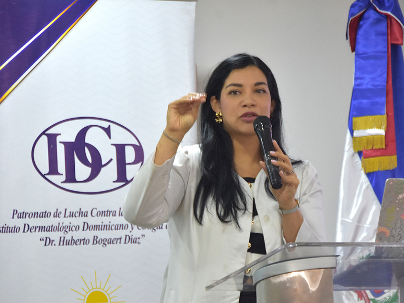 En el marco de la conmemoración del Día Internacional de la Mujer, la Dirección General de Jubilaciones y Pensiones a Cargo del Estado (DGJP), realizó la charla “Cuidado de la piel en la mujer”, dirigida a las colaboradoras de la institución, con el objetivo de orientar y resaltar la importancia de mantener hábitos adecuados para la salud y el cuidado de la piel en cada etapa de la vida.