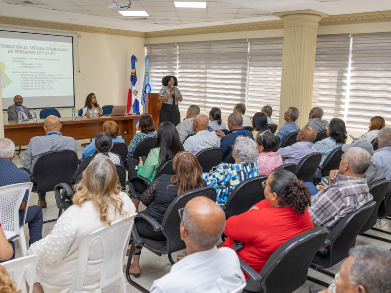 La Dirección General de Jubilaciones y Pensiones a Cargo del Estado (DGJP), impartió la charla titulada “Sistema de Reparto: Una Visión Integral” a colaboradores del Instituto Nacional de Recursos Hidráulicos (INDRHI), con el propósito de fortalecer sus conocimientos en materia de Seguridad Social.