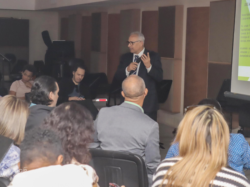 Continuando con la política institucional de informar y orientar a los colaboradores del sector público sobre el funcionamiento del Sistema de Reparto Estatal, la Dirección General de Jubilaciones y Pensiones a Cargo del Estado (DGJP) prosiguió su programa de capacitaciones en distintas instituciones gubernamentales. Durante la semana se impartieron charlas formativas en el Ministerio de Trabajo y en la Orquesta Sinfónica Nacional, Palacio de Bellas Artes.