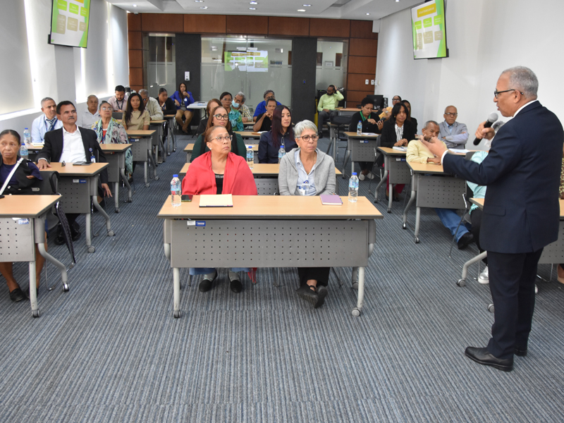 Continuando con la política institucional de informar y orientar a los colaboradores del sector público sobre el funcionamiento del Sistema de Reparto Estatal, la Dirección General de Jubilaciones y Pensiones a Cargo del Estado (DGJP) prosiguió su programa de capacitaciones en distintas instituciones gubernamentales. Durante la semana se impartieron charlas formativas en el Ministerio de Trabajo y en la Orquesta Sinfónica Nacional, Palacio de Bellas Artes.