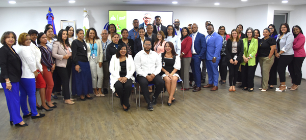 La Dirección General de Jubilaciones y Pensiones a Cargo del Estado (DGJP), impartió la charla de capacitación “3ra. versión de la Carta Compromiso”, dirigida a los grupos ocupacionales I, II, III y IV de la institución, con el objetivo de fortalecer los estándares de calidad en los servicios y afianzar la cultura organizacional basada en la transparencia, la eficiencia y el respeto a los derechos ciudadanos.