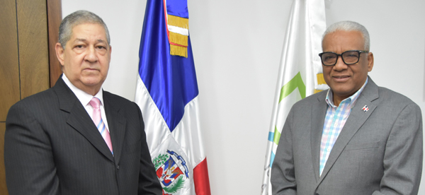 El director general de Jubilaciones y Pensiones, licenciado Juan Rosa, recibió al exdirector del Comité de Retiro de la Policía Nacional (COREPOL), general Julio César Betances Hernández, con quien estuvo abordando temas de interés para ambas partes.