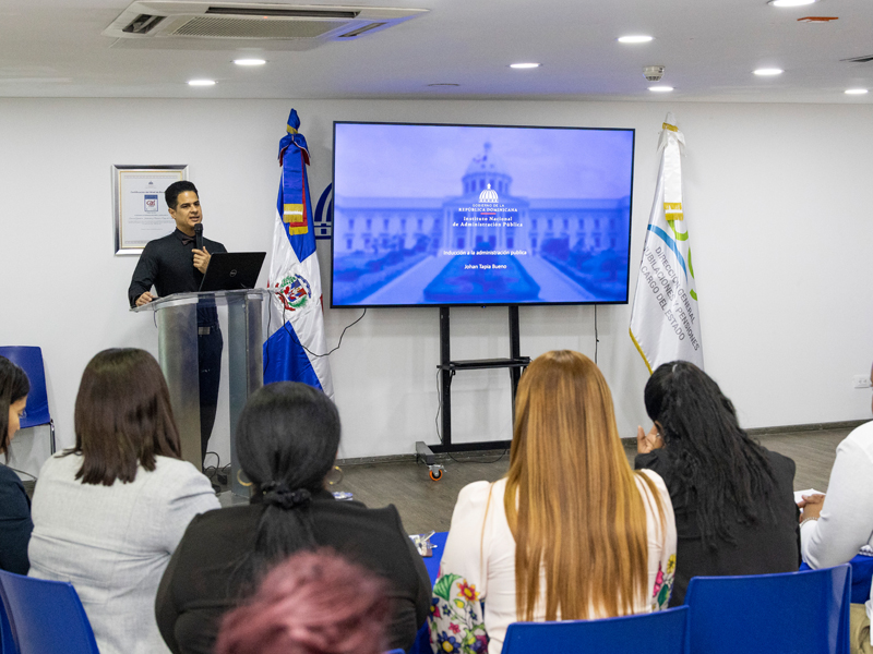Con finalidad de capacitar a nuevos servidores públicos de los grupos ocupacionales I y II, sobre el funcionamiento del Estado, sus derechos, deberes y normas éticas, la Dirección General de Jubilaciones y Pensiones (DGJP), en coordinación con el Instituto Nacional de Administración Pública (INAP), impartieron a el taller titulado: Inducción a la Administración Pública.