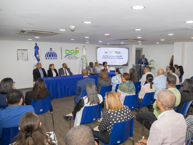 Con el objetivo fomentar una cultura organizacional basada en la honestidad, el respeto y la transparencia, prevenir el riesgo de corrupción administrativa, asegurar el cumplimiento normativo y garantizar que los funcionarios actúen con responsabilidad, autoridades de la Dirección General de Jubilaciones y Pensiones (DGJP), firmaron un Compromiso Ético por la Integridad, evidenciando el respaldo institucional con las políticas  públicas implementadas por el Gobierno.