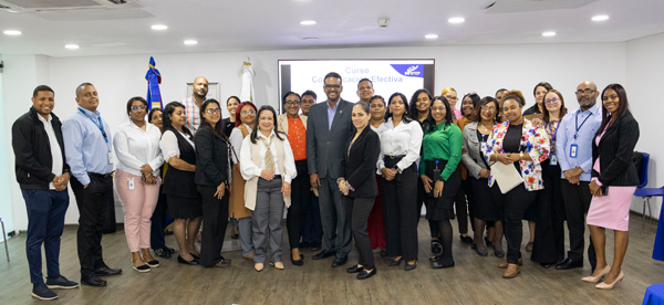 La Direccion General de Jubilaciones y Pensiones a Cargo del Estado (DGJP), con la coordinación del Instituto de Formación Técnico Profesional (INFOTEP), impartió el curso “Comunicación Efectiva”, con el objetivo de que los colaboradores desarrollen habilidades que le permitan comunicarse de manera clara, asertiva y efectiva, facilitando la interacción, el trabajo en equipo y la resolución de situaciones en el entorno laboral.