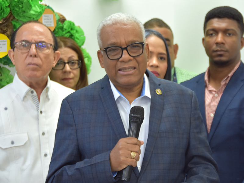 La Dirección General de Jubilaciones y Pensiones a Cargo del Estado (DGJP), dio inicio a la celebración  este lunes de la Semana de la Ética 2026, dando apertura a un espacio ético con un árbol denominado “El legado de valores de nuestros afiliados, jubilados y pensionados”, iniciativa participativa que busca fortalecer la cultura ética mediante el intercambio de experiencias y valores.