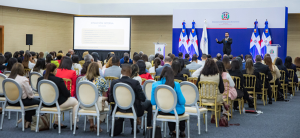 El equipo de Comunicaciones de la Dirección General de Jubilaciones y Pensiones a Cargo del Estado (DGJP), participó en la presentación de la Estrategia de Comunicación Gubernamental 2026, una iniciativa de la Presidencia de República, orientada a robustecer las capacidades institucionales para ofrecer respuestas rápidas, claras y efectivas ante situaciones de interés público.