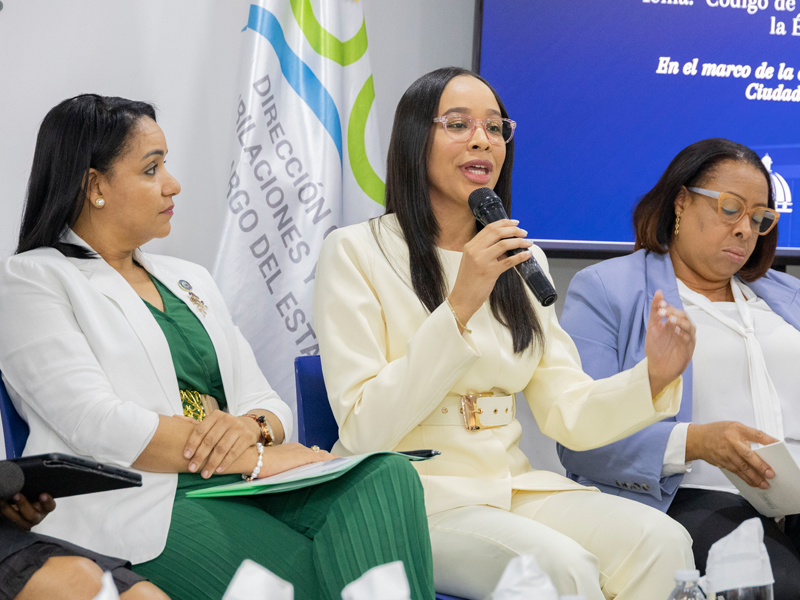 La Dirección General de Jubilaciones y Pensiones a Cargo del Estado (DGJP), a través de la  Comisión de Integridad  Gubernamental y Cumplimiento Normativo (CIGCN), ofreció a sus colaboradores el conversatorio “Código de Integridad Institucional e Importancia de la Ética en el Servicio Público”, con el propósito de destacar el impacto de la ética en la gestión pública, así como promover el conocimiento de los principios éticos y el marco normativo vigente.

Al ofrecer las palabras centrales, el subdirector de la DGJP, licenciado Félix Joel Almonte, en representación del director general, licenciado Juan Rosa, resaltó la relevancia de este espacio, concebido como un escenario de reflexión y fortalecimiento de valores, que promueve la adopción y vivencia de la ética en el quehacer cotidiano de todos los servidores públicos.