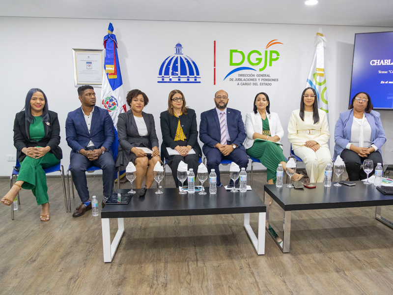 La Dirección General de Jubilaciones y Pensiones a Cargo del Estado (DGJP), a través de la  Comisión de Integridad  Gubernamental y Cumplimiento Normativo (CIGCN), ofreció a sus colaboradores el conversatorio “Código de Integridad Institucional e Importancia de la Ética en el Servicio Público”, con el propósito de destacar el impacto de la ética en la gestión pública, así como promover el conocimiento de los principios éticos y el marco normativo vigente.

Al ofrecer las palabras centrales, el subdirector de la DGJP, licenciado Félix Joel Almonte, en representación del director general, licenciado Juan Rosa, resaltó la relevancia de este espacio, concebido como un escenario de reflexión y fortalecimiento de valores, que promueve la adopción y vivencia de la ética en el quehacer cotidiano de todos los servidores públicos.