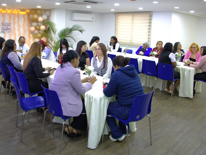 Con el objetivo de reconocer la invaluable labor que desempeñan las secretarias en el fortalecimiento institucional, la eficiencia y calidad en el servicios, la Dirección General de Jubilaciones y Pensiones a Cargo del Estado (DGJP), conmemoró el Día de las Secretarias con una memorable jornada, concebida para exaltar su invaluable labor, en un ambiente colmado de entusiasmo, reconocimiento y actividades especialmente diseñadas para su disfrute.