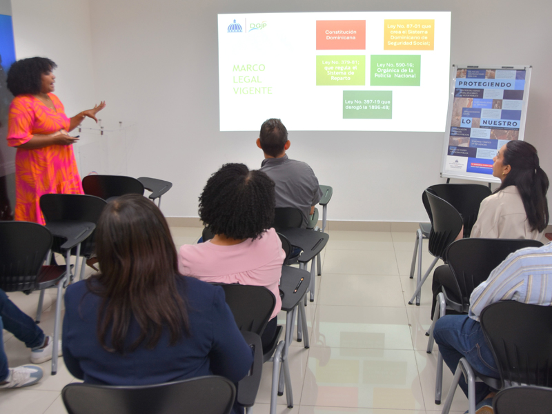 La Dirección General de Jubilaciones y Pensiones a Cargo del Estado (DGJP), impartió la charla titulada “Sistema de Reparto Estatal y sus Leyes Conexas” a colaboradores de la Autoridad Nacional de Asuntos Marítimos (ANAMAR), con el propósito de fortalecer sus conocimientos y promover que estos sean multiplicados dentro de la institución.