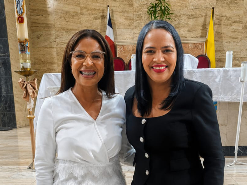 La Dirección General de Jubilaciones y Pensiones a cargo del Estado, que preside el licenciado Juan Rosa, se unió a la conmemoración del 30 Aniversario del Círculo de Periodistas de la Salud (CIPESA), participando en la misa de Acción de Gracias celebrada en la iglesia parroquial Santo Cura de Ars.

La misa, oficiada por autoridades eclesiásticas, contó con la presencia de la encargada de Comunicaciones de la DGJP, licenciada Ana Daisy Guerrero, en representación del director general de la entidad.
