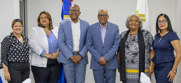 Director de Pensiones recibe a presidentes de gremios