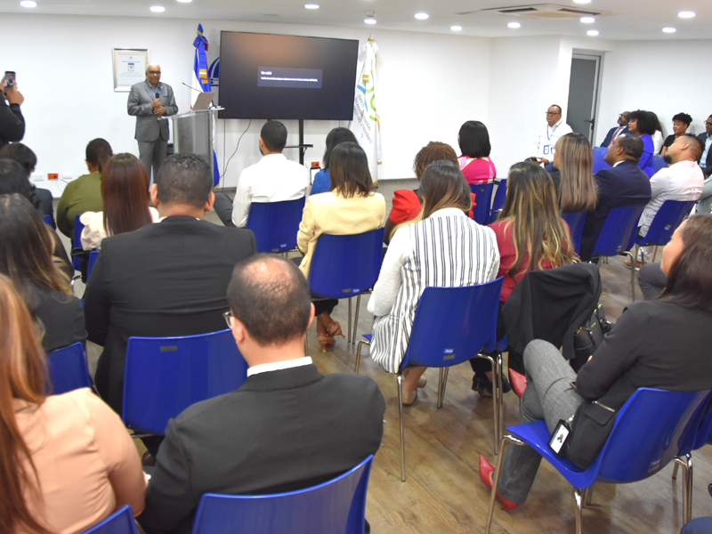 En el marco de la conmemoración de la Semana de la Seguridad  Social 2026, celebrada en el país del 4 al 10 de mayo, la Dirección General de Jubilaciones y Pensiones a Cargo del Estado (DGJP), impartió la charla “Sistema de Reparto: Beneficios, Requisitos y Novedades”, dirigida  a servidores públicos de las áreas de Recursos Humanos de distintas instituciones del  Estado.