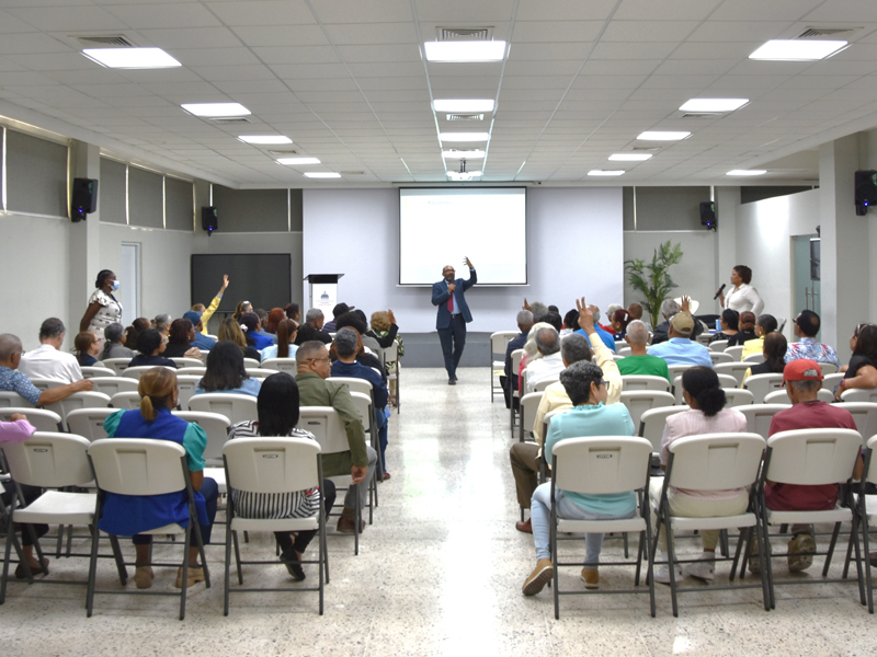 Como parte de las acciones orientadas a fortalecer el conocimiento sobre el Sistema de Reparto Estatal y garantizar que los servidores públicos cuenten con información actualizada sobre sus derechos y beneficios, la Dirección General de Jubilaciones y Pensiones a Cargo del Estado (DGJP), impartió la charla “Sistema de Reparto Estatal: Una Visión Integral” a colaboradores del Ministerio de Agricultura. Como parte de las acciones orientadas a fortalecer el conocimiento sobre el Sistema de Reparto Estatal y garantizar que los servidores públicos cuenten con información actualizada sobre sus derechos y beneficios, la Dirección General de Jubilaciones y Pensiones a Cargo del Estado (DGJP), impartió la charla “Sistema de Reparto Estatal: Una Visión Integral” a colaboradores del Ministerio de Agricultura.