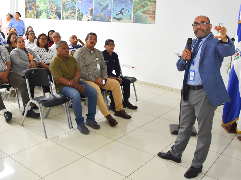 La Dirección General de Jubilaciones y Pensiones a Cargo del Estado (DGJP) impartió la charla titulada “Sistema de Reparto Estatal y sus Leyes conexas”, dirigida a colaboradores del Ministerio de Medio Ambiente y Recursos Naturales y del Museo de Arte Moderno, con el objetivo de fortalecer sus conocimientos sobre el sistema de pensiones y convertirlos en multiplicadores de esta importante información.