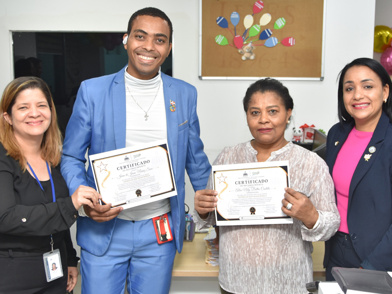 Como parte de las acciones orientadas a fortalecer la cultura organizacional y promover el reconocimiento al mérito, la Dirección General de Jubilaciones y Pensiones a Cargo del Estado (DGJP) celebró la entrega de reconocimientos de la iniciativa “Estrellas que Dejan Huella”, mediante la cual fueron distinguidos colaboradores que se han destacado por su compromiso, desempeño y contribución al logro de los objetivos institucionales.