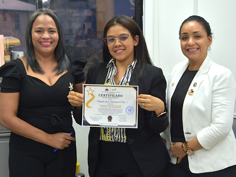 Como parte de las acciones orientadas a fortalecer la cultura organizacional y promover el reconocimiento al mérito, la Dirección General de Jubilaciones y Pensiones a Cargo del Estado (DGJP) celebró la entrega de reconocimientos de la iniciativa “Estrellas que Dejan Huella”, mediante la cual fueron distinguidos colaboradores que se han destacado por su compromiso, desempeño y contribución al logro de los objetivos institucionales.