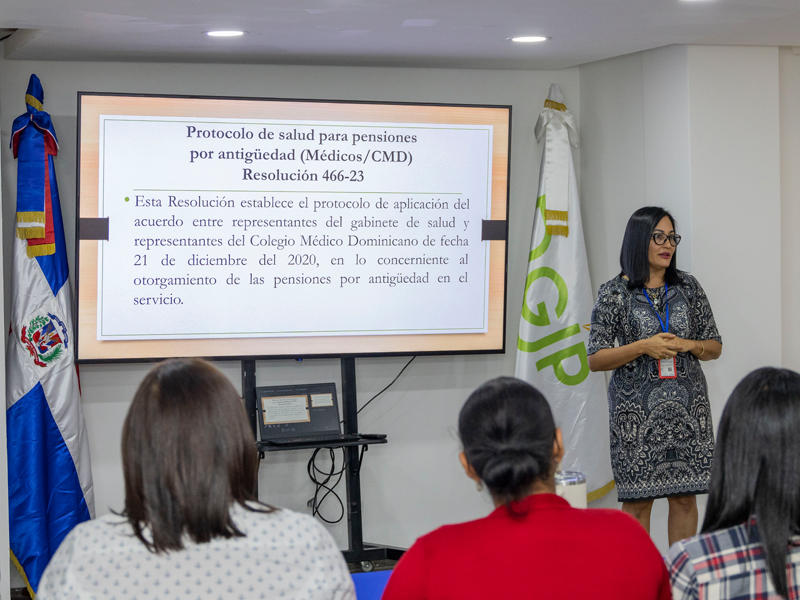 La Dirección General de Jubilaciones y Pensiones a Cargo del Estado (DGJP), a través del Centro de Capacitación en Planificación, Inversión Pública y Gestión Fiscal (CAPGEFI), concluyó exitosamente el curso “Fundamentos del Sistema de Jubilaciones y Pensiones Basado en Atención al Pensionado”, una jornada formativa dirigida a colaboradores de distintas áreas de la institución, con el propósito de fortalecer sus conocimientos y competencias en materia previsional y atención al usuario. La Dirección General de Jubilaciones y Pensiones a Cargo del Estado (DGJP), a través del Centro de Capacitación en Planificación, Inversión Pública y Gestión Fiscal (CAPGEFI), concluyó exitosamente el curso “Fundamentos del Sistema de Jubilaciones y Pensiones Basado en Atención al Pensionado”, una jornada formativa dirigida a colaboradores de distintas áreas de la institución, con el propósito de fortalecer sus conocimientos y competencias en materia previsional y atención al usuario.